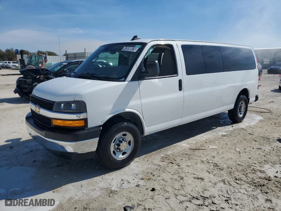 2024 Chevrolet Express Passenger LT with VIN 1GAZGPFP5R1236210, listed as a Copart auction lot 43090075 with 0 mi miles and Clean Title. Bid and sale history available at carsss.com. Image 1.