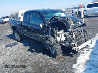 2008 Toyota Tacoma PreRunner with VIN 5TETU62N08Z530073, listed as a IAAI auction lot 41347051 with 157,136 mi miles. Bid and sale history available at carsss.com. Image 1.