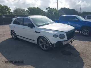 2022 Bentley Bentayga V8 z VIN SJAAM2ZV2NC013035, wystawiony jako IAAI lot #41487773 z przebiegiem 35 500 mil mil oraz . Historia ofert i sprzedaży dostępna na DreamBid. Obrazek 1.