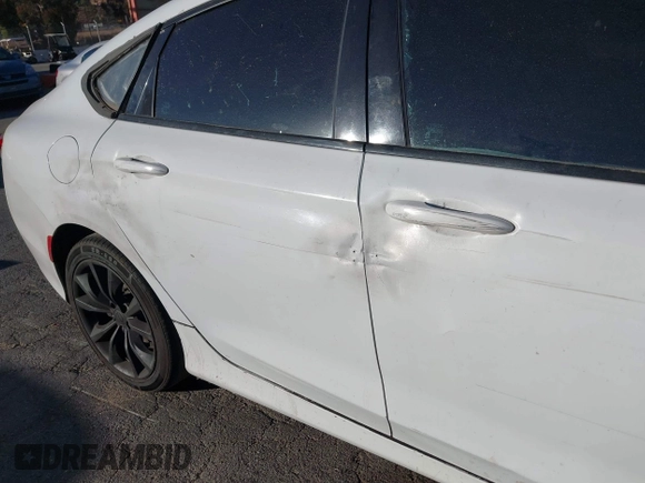 2015 Chrysler 200 S z VIN 1C3CCCBB1FN712067, wystawiony jako IAAI lot #41261756 z przebiegiem 139 861 mil mil oraz . Historia ofert i sprzedaży dostępna na DreamBid. Obrazek 6.
