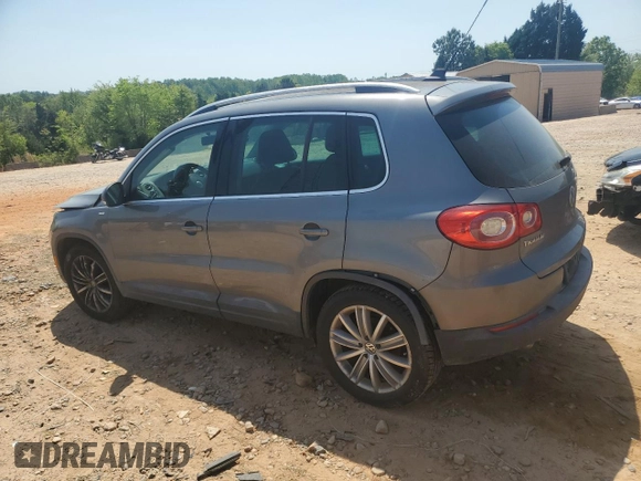 2010 Volkswagen Tiguan Wolfsburg Edition z VIN WVGAV7AX1AW526688, wystawiony jako Copart lot #53877915 z przebiegiem 185 204 mil mil oraz Szkoda całkowita • Salvage title. Historia ofert i sprzedaży dostępna na DreamBid. Obrazek 2.