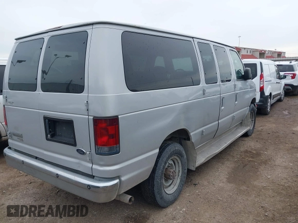 2007 Ford Econoline Passenger XL with VIN 1FBNE31L37DB46708, listed as a IAAI auction lot 41364840 with 268,211 mi miles. Bid and sale history available at carsss.com. Image 4.