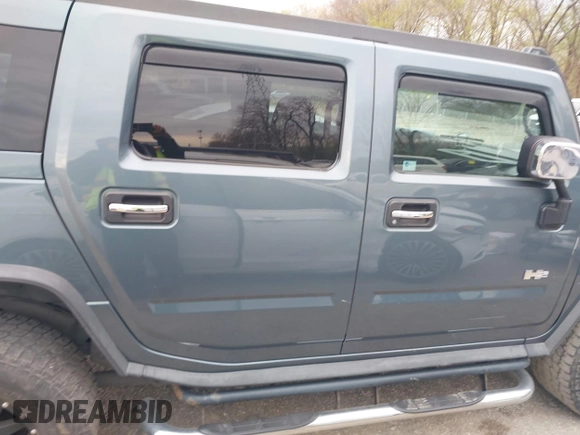 2005 Hummer H2 SUV z VIN 5GRGN23U95H100888, wystawiony jako IAAI lot #41937351 z przebiegiem 202 969 mil mil oraz . Historia ofert i sprzedaży dostępna na DreamBid. Obrazek 13.