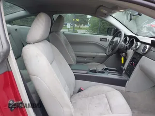 2005 Ford Mustang Deluxe z VIN 1ZVFT80N955128031, wystawiony jako IAAI lot #42557098 z przebiegiem 138 447 mil mil oraz . Historia ofert i sprzedaży dostępna na DreamBid. Obrazek 5.