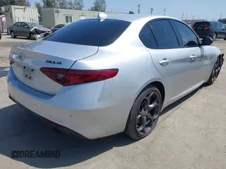 2019 Alfa Romeo Giulia z VIN ZARFAMAN7K7609854, wystawiony jako IAAI lot #42086641 z przebiegiem 45 398 mil mil oraz . Historia ofert i sprzedaży dostępna na DreamBid. Obrazek 4.