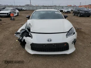 2024 Toyota GR86 Premium with VIN JF1ZNBE14R9753406, listed as a Copart auction lot 49469885 with 4,411 mi miles and Salvage Title. Bid and sale history available at carsss.com. Image 5.