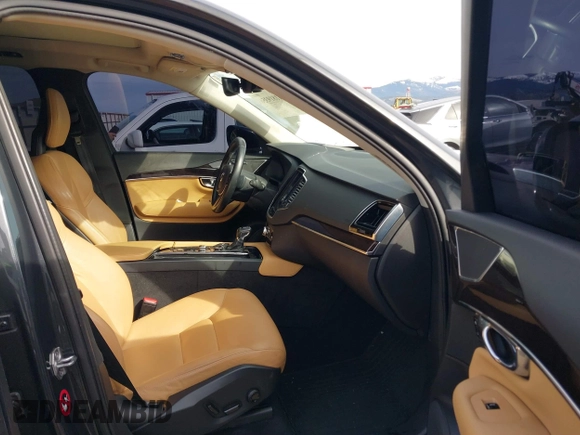 2016 Volvo XC90 T6 Momentum with VIN YV4A22PK0G1089068, listed as a IAAI auction lot 41819356 with 122,259 mi miles. Bid and sale history available at carsss.com. Image 5.