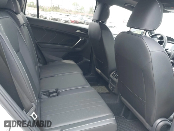 2024 Volkswagen Tiguan SE R-Line Black with VIN 3VV8B7AX9RM231038, listed as a IAAI auction lot 42092117 with 563 mi miles and . Bid and sale history available at DreamBid. Image 8.