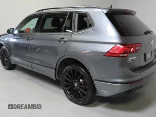 2020 Volkswagen Tiguan SE z VIN 3VV3B7AXXLM154326, wystawiony jako Copart lot #59328395 z przebiegiem 62 793 mil mil oraz Czysty tytuł • Clean title. Historia ofert i sprzedaży dostępna na DreamBid. Obrazek 4.