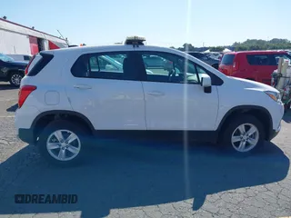 2020 Chevrolet Trax LS with VIN 3GNCJNSB4LL288688, listed as a IAAI auction lot 42634219 with 25,634 mi miles and . Bid and sale history available at DreamBid. Image 13.