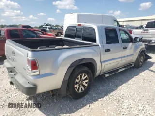 2006 Mitsubishi Raider Duro Cross z VIN 1Z7HC38NX6S538041, wystawiony jako Copart lot #71768954 z przebiegiem 162 004 mil mil oraz Szkody całkowita. Historia ofert i sprzedaży dostępna na DreamBid. Obrazek 3.