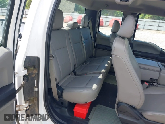 2015 Ford F-150 XLT z VIN 1FTEX1EP5FKD38178, wystawiony jako IAAI lot #42215342 z przebiegiem 216 447 mil mil oraz . Historia ofert i sprzedaży dostępna na DreamBid. Obrazek 8.