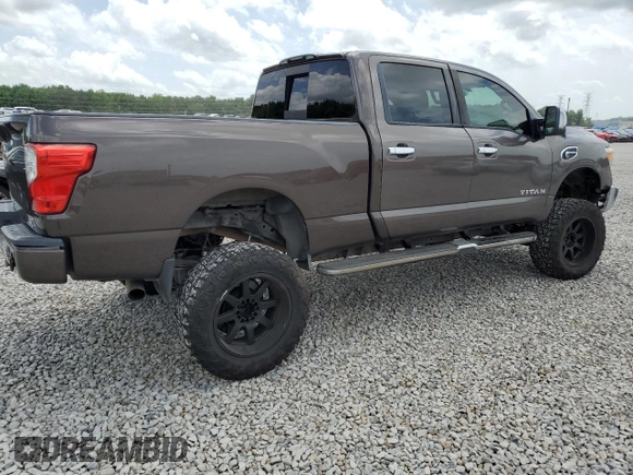2017 Nissan Titan SL z VIN 1N6BA1F27HN547900, wystawiony jako Copart lot #61768145 z przebiegiem 148 383 mil mil oraz Szkoda całkowita • Salvage title. Historia ofert i sprzedaży dostępna na DreamBid. Obrazek 3.