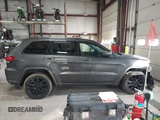 2018 Jeep Grand Cherokee Laredo E with VIN 1C4RJFAG5JC343101, listed as a IAAI auction lot 41211158 with 105,886 mi miles. Bid and sale history available at carsss.com. Image 13.