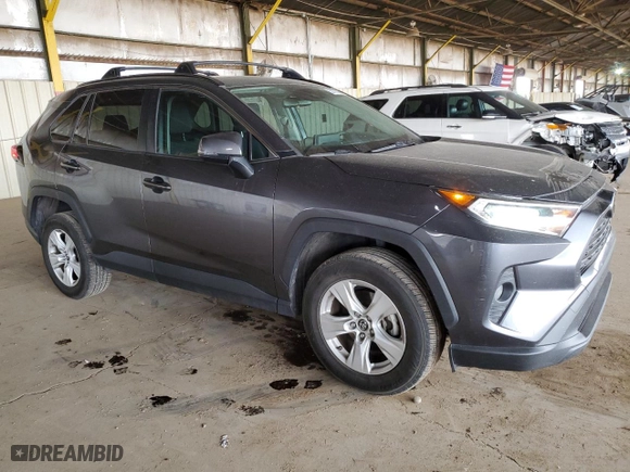 2019 Toyota RAV4 XLE with VIN JTMW1RFV8KD507982, listed as a Copart auction lot 53147335 with 75,495 mi miles and Salvage Title. Bid and sale history available at carsss.com. Image 4.