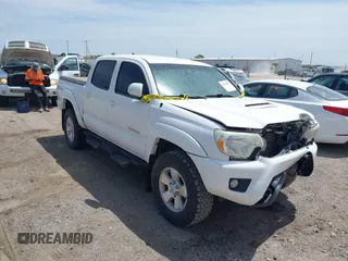 2015 Toyota Tacoma z VIN 3TMLU4EN2FM193142, wystawiony jako IAAI lot #42189553 z przebiegiem 70 480 mil mil oraz . Historia ofert i sprzedaży dostępna na DreamBid. Obrazek 1.