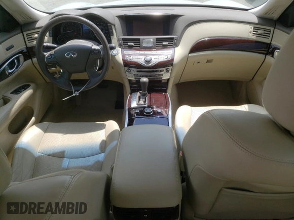 2016 Infiniti Q70 z VIN JN1BY1PP6GM631254, wystawiony jako Copart lot #56377425 z przebiegiem 109 061 mil mil oraz Szkoda całkowita • Salvage title. Historia ofert i sprzedaży dostępna na DreamBid. Obrazek 8.