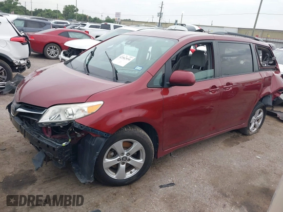 2018 Toyota Sienna LE Auto Access Seat с VIN 5TDKZ3DC8JS909056, выставлен на аукционе IAAI как лот 42362934 с пробегом 157 230 миль миль и . История ставок и продаж доступна на DreamBid. Изображение 2.