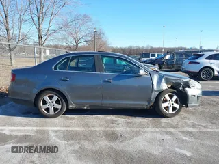 2008 Volkswagen Jetta SE z VIN 3VWRZ71K98M081253, wystawiony jako IAAI lot #41459732 z przebiegiem 174 887 mil mil oraz . Historia ofert i sprzedaży dostępna na DreamBid. Obrazek 13.