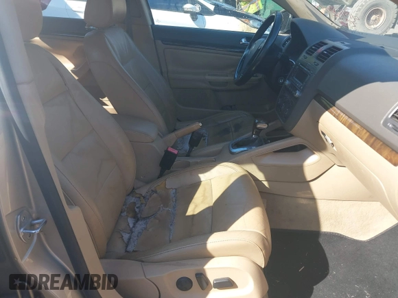2005 Volkswagen Jetta 2.5L с VIN 3VWDF71K85M645201, выставлен на аукционе IAAI как лот 41913644 с пробегом 256 822 миль миль и . История ставок и продаж доступна на DreamBid. Изображение 5.