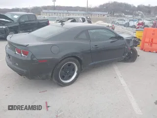 2012 Chevrolet Camaro 2LS z VIN 2G1FA1E34C9163205, wystawiony jako IAAI lot #41395889 z przebiegiem 40 765 mil mil oraz . Historia ofert i sprzedaży dostępna na DreamBid. Obrazek 4.