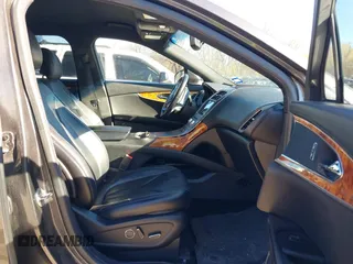 2017 Lincoln MKX Select with VIN 2LMPJ6KR7HBL16225, listed as a IAAI auction lot 40920232 with 105,124 mi miles. Bid and sale history available at carsss.com. Image 5.