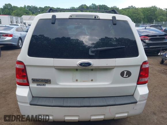 2008 Ford Escape XLT z VIN 1FMCU03108KC68967, wystawiony jako IAAI lot #42602224 z przebiegiem 105 580 mil mil oraz . Historia ofert i sprzedaży dostępna na DreamBid. Obrazek 15.