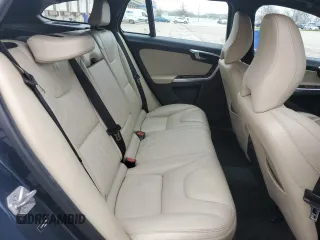 2015 Volvo V60 T5 Drive-E Premier Plus z VIN YV140MEC6F1213575, wystawiony jako Copart lot #52224865 z przebiegiem 78 702 mil mil oraz Szkoda całkowita • Salvage title. Historia ofert i sprzedaży dostępna na DreamBid. Obrazek 10.