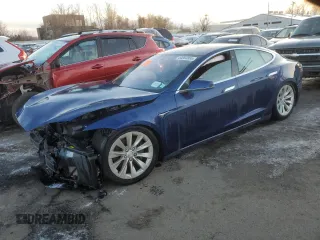 2018 Tesla Model S 75D with VIN 5YJSA1E28JF267590, listed as a Copart auction lot 44864885 with 104,969 mi miles and Salvage Title. Bid and sale history available at DreamBid. Image 1.