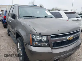 2014 Chevrolet Tahoe LT z VIN 1GNSCBE08ER106419, wystawiony jako IAAI lot #41789896 z przebiegiem 99 420 mil mil oraz . Historia ofert i sprzedaży dostępna na DreamBid. Obrazek 1.