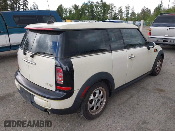 2014 MINI Clubman z VIN WMWZF3C59ET492934, wystawiony jako IAAI lot #42249849 z przebiegiem 153 930 mil mil oraz . Historia ofert i sprzedaży dostępna na DreamBid. Obrazek 4.