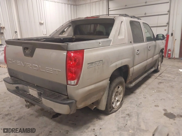 2006 Chevrolet Avalanche Z71 with VIN 3GNEK12Z46G244604, listed as a IAAI auction lot 41200313 with 140,232 mi miles. Bid and sale history available at carsss.com. Image 4.