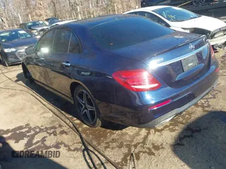 2019 Mercedes-Benz E-Class E 300 with VIN WDDZF4KB8KA624403, listed as a IAAI auction lot 40979733 with 76,496 mi miles. Bid and sale history available at carsss.com. Image 3.