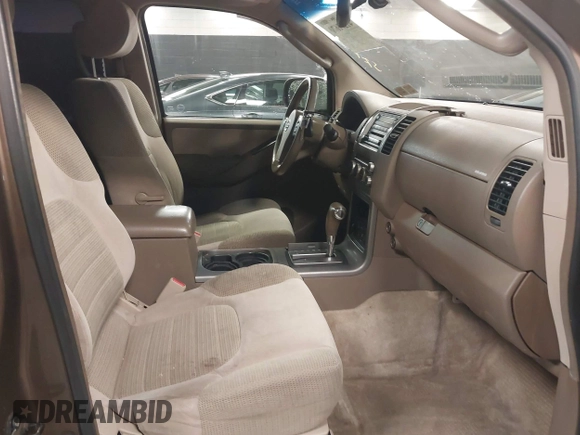 2005 Nissan Pathfinder SE z VIN 5N1AR18W65C703936, wystawiony jako IAAI lot #41271670 z przebiegiem 129 744 mil mil oraz . Historia ofert i sprzedaży dostępna na DreamBid. Obrazek 5.