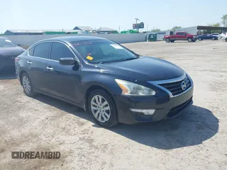 2015 Nissan Altima 2.5 z VIN 1N4AL3AP9FN349264, wystawiony jako IAAI lot #42031156 z przebiegiem 107 783 mil mil oraz . Historia ofert i sprzedaży dostępna na DreamBid. Obrazek 1.