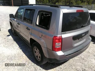 2016 Jeep Patriot Sport z VIN 1C4NJPBA0GD706017, wystawiony jako IAAI lot #34545358 z przebiegiem 65 111 mil mil oraz . Historia ofert i sprzedaży dostępna na DreamBid. Obrazek 3.
