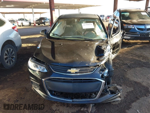 2017 Chevrolet Sonic LS z VIN 1G1JB5SG9H4172563, wystawiony jako IAAI lot #41398834 z przebiegiem Nie podano mil oraz . Historia ofert i sprzedaży dostępna na DreamBid. Obrazek 11.
