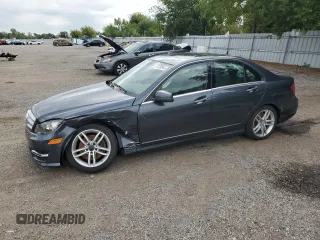 2013 Mercedes-Benz C 300 Sport z VIN WDDGF8AB5DG149017, wystawiony jako Copart lot #70758944 z przebiegiem 99 378 mil mil oraz Szkoda całkowita • Salvage title. Historia ofert i sprzedaży dostępna na DreamBid. Obrazek 1.
