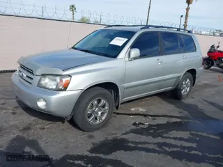2005 Toyota Highlander with VIN JTEHD21A450038604, listed as a IAAI auction lot 42035075 with 232,282 mi miles. Bid and sale history available at carsss.com. Image 2.