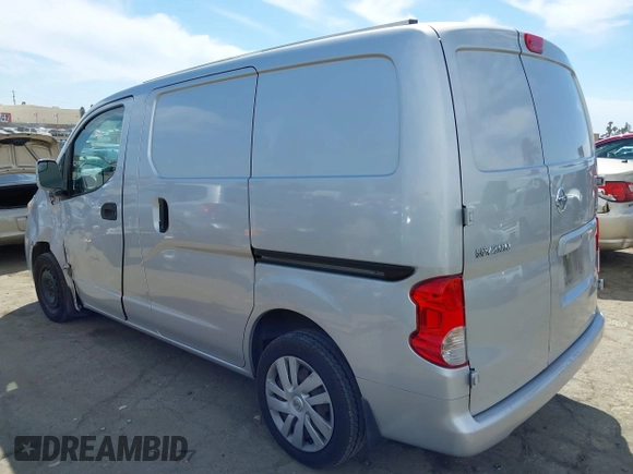 2015 Nissan NV200 SV with VIN 3N6CM0KN2FK720750, listed as a IAAI auction lot 42014352 with 206,616 mi miles. Bid and sale history available at carsss.com. Image 3.