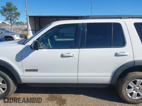 2007 Ford Explorer XLT with VIN 1FMEU63E27UA69436, listed as a IAAI auction lot 41777443 with 215,975 mi miles. Bid and sale history available at carsss.com. Image 15.