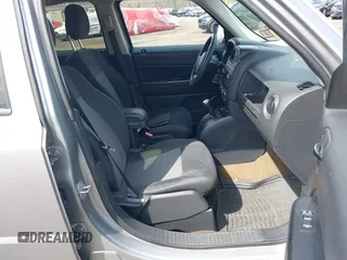 2016 Jeep Patriot Sport z VIN 1C4NJPBA4GD699525, wystawiony jako IAAI lot #41892313 z przebiegiem 57 309 mil mil oraz . Historia ofert i sprzedaży dostępna na DreamBid. Obrazek 5.