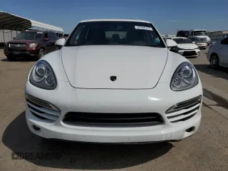 2013 Porsche Cayenne z VIN WP1AA2A2XDLA04038, wystawiony jako Copart lot #52906175 z przebiegiem 162 411 mil mil oraz Szkoda całkowita • Salvage title. Historia ofert i sprzedaży dostępna na DreamBid. Obrazek 5.
