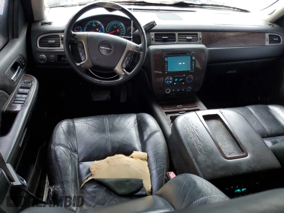 2009 GMC Yukon Denali z VIN 1GKFK03229J124008, wystawiony jako Copart lot #56189155 z przebiegiem 258 994 mil mil oraz Tytuł czysty. Historia ofert i sprzedaży dostępna na DreamBid. Obrazek 8.