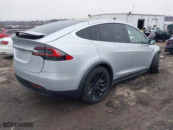 2016 Tesla Model X 70D with VIN 5YJXCAE25GF019550, listed as a IAAI auction lot 41555096 with 47,500 mi miles. Bid and sale history available at carsss.com. Image 4.