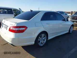 2013 Mercedes-Benz E-Class E 350 Luxury BlueTEC with VIN WDDHF2EB5DA675484, listed as a IAAI auction lot 41522495 with 99,618 mi miles. Bid and sale history available at carsss.com. Image 4.