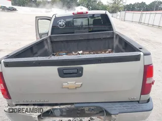 2008 Chevrolet Silverado 1500 1LT with VIN 1GCEC19J68Z269710, listed as a IAAI auction lot 40515761 with 241,686 mi miles and . Bid and sale history available at DreamBid. Image 8.