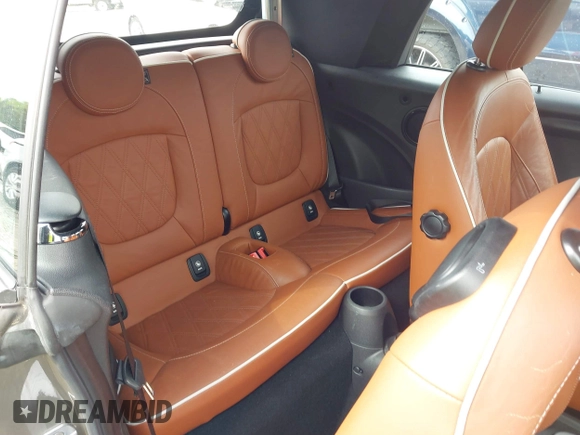 2016 MINI Convertible с VIN WMWWG5C53G3C19327, выставлен на аукционе IAAI как лот 42030590 с пробегом 33 898 миль миль и . История ставок и продаж доступна на DreamBid. Изображение 8.