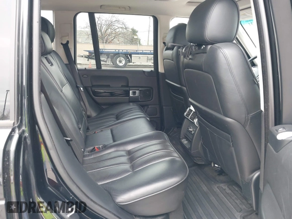 2008 Land Rover Range Rover SC z VIN SALMF13438A264820, wystawiony jako IAAI lot #41545831 z przebiegiem 117 151 mil mil oraz . Historia ofert i sprzedaży dostępna na DreamBid. Obrazek 8.