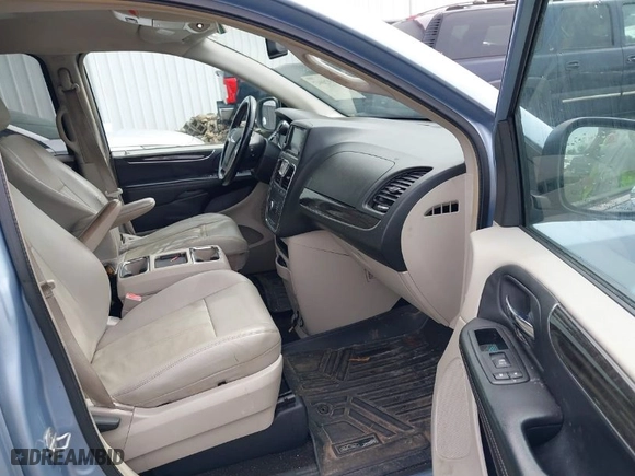 2013 Chrysler Town & Country Touring with VIN 2C4RC1BG7DR525986, listed as a IAAI auction lot 41920947 with 134,999 mi miles. Bid and sale history available at carsss.com. Image 5.